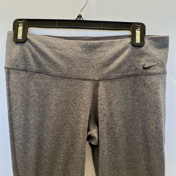 Nike Dri-Fit Leggings Women Medium Gray Cropped Workout Pants. - Picture 3 of 7